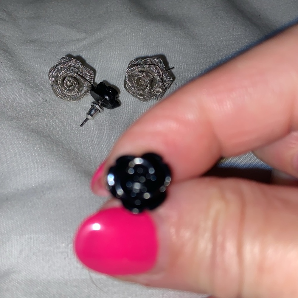 Flower earrings - Picture 2 of 3